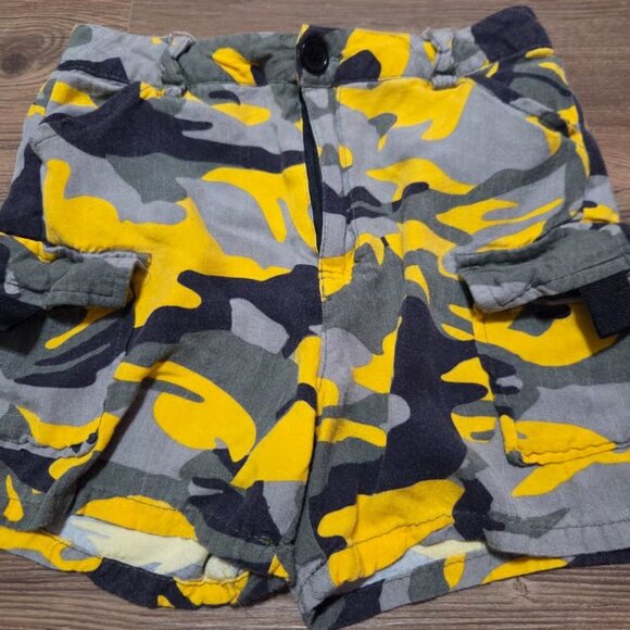 Girls camo shorts - Picture 2 of 3